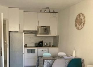 F2 totalement rénové, 200 m de la plage, piscine, parking, tout à pieds - Antibes - 9