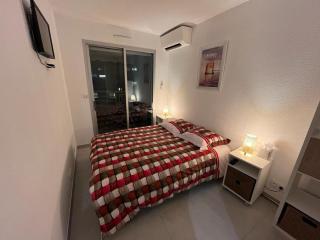 F2 totalement rénové, 200 m de la plage, piscine, parking, tout à pieds - Antibes - 5