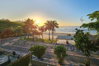 13A- Pé na areia do Tombo, 2 quartos com ar condicionado, sala, cozinha, 2 banheiros, 1 vaga, com roupa de cama e wi-fi Vivo Fibra - Guarujá - 0