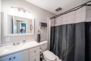 Modern Charm and Garden View - Greensboro - 2