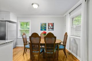Modern Charm and Garden View - Greensboro - 1