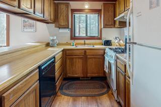 Tahoe City Retreat - Lake Forest - 4