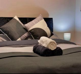 Chic Central, Relaxing, Restful, Retreat, Heated Floors, High Ceiling, Open Plan, City Centre, 1BR - Sheffield - 1