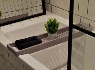 Chic Central, Relaxing, Restful, Retreat, Heated Floors, High Ceiling, Open Plan, City Centre, 1BR - 5