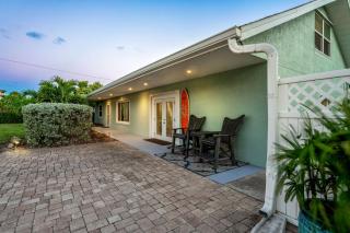 TIKI BLUE TWO-Fun For Big Groups-Walk to Beach, Hot Tub, Heated Pool - Cocoa Beach - 3