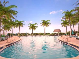Stylish Ocean Apartment with Pool - Hollywood - 0