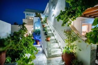 Room in Apartment - Third floor with sea view Double or twin room with private terrace - Parikia - 2