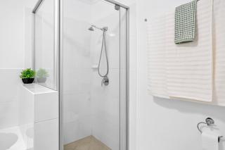 Raven Studio Griffin - 1