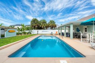 TIKI BLUE TWO-Fun For Big Groups-Walk to Beach, Hot Tub, Heated Pool - Cocoa Beach - 7