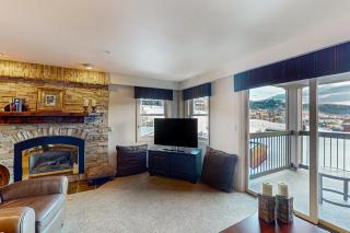 Torian Plum Plaza 403 - 9