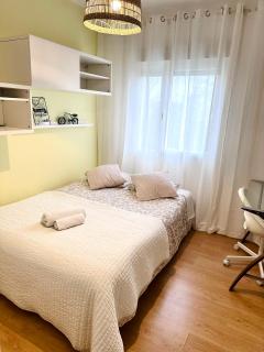 Quarto em apartamento encantador - Parede - 3