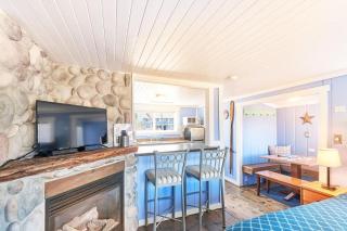Beachside Bungalow #6 - 8