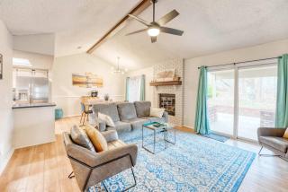 Modern Bentonville Retreat - Sleeps 6 Near Trails - 0
