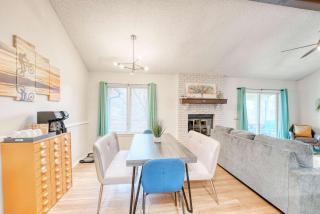 Modern Bentonville Retreat - Sleeps 6 Near Trails - 3