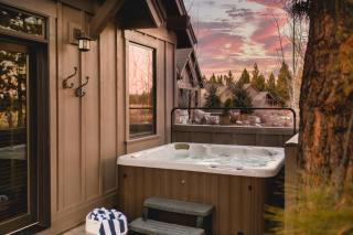 Klamath by AvantStay Gorgeous Mountain Home w Fire Pit Spa Lake Views - Bend - 9