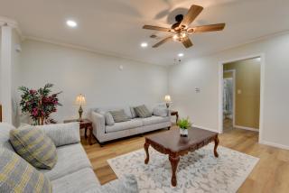 Walking Distance to Casino Home in Westlake! - Westlake - 5