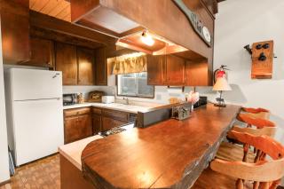The Cabin - Pet Friendly, Fenced Yard, Fireplace - 5