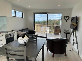 Nautilus self-catering cottage - Maraetai - 8