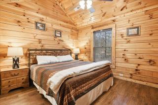 Cozy 5BR Cabin Near Dollywood - Pigeon Forge - 9