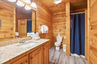 Cozy 5BR Cabin Near Dollywood - Pigeon Forge - 6