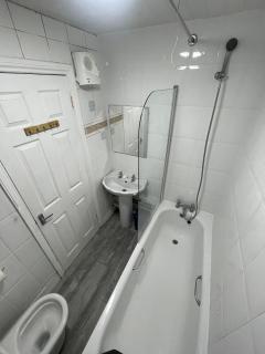Room 3, Queensize Bed in Quiet Property, Portswood, Southampton - Southampton - 8