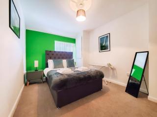 Spacious 3 Bedroom Home - Near Nec, Birmingham Airport & Solihull - 3
