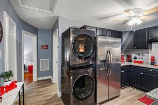 Central RVA Home 4 Bed, 3 Bath Getaway! - Richmond - 2