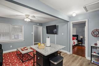 Central RVA Home 4 Bed, 3 Bath Getaway! - Richmond - 2