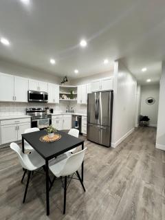 Newly Remodeled Luxury Ski and Relax Retreat - Midvale - 0