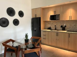 Stylish Condo, 2Bdr, Steps to 5th Ave, Close to Beach! - Playa del Carmen - 2