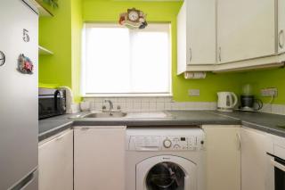 Glenville Apartment - London - 1
