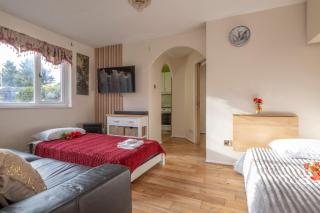 Glenville Apartment - London - 7