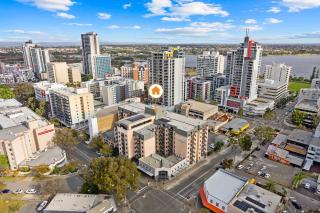 Spacious Holiday Apart on Hay St CBD - 5