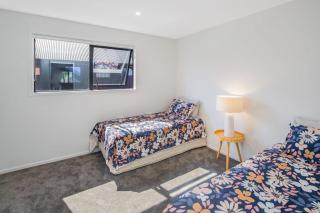 It's Gettin' HUT in Here - Lower Hutt - 6