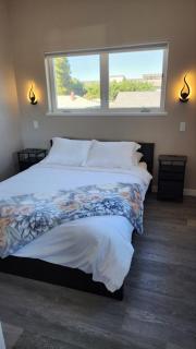 Modern Furnished Retreat - 6