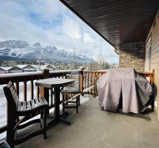 Canmore Mountain Retreat - Heated Pool & Hot-tub - 4