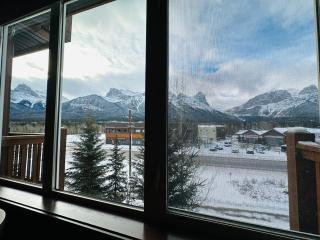 Canmore Mountain Retreat - Heated Pool & Hot-tub - 6