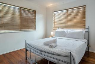 Tranquil 3 Bedroom Modern Style House in Sunnybank - 6