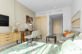 Cozy Sea & Marina View Apt with Rooftop Pool & Private Beach in Palm Jumeirah, steps to Nakheel Mall - Dubai - 3