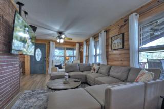 Moon Tower Cabin - Beautiful Water Views Firepit More - Blairsville - 4