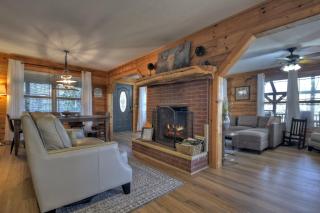 Moon Tower Cabin - Beautiful Water Views Firepit More - Blairsville - 1