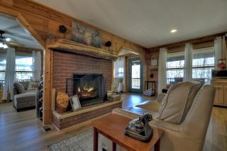 Moon Tower Cabin - Beautiful Water Views Firepit More - Blairsville - 2