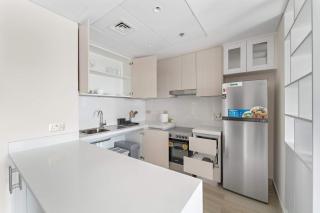 Silkhaus Canalside 1BR at Water's Edge in Yas Island - Abu Dhabi - 1