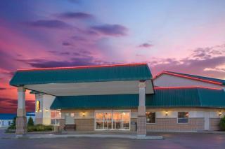 Super 8 by Wyndham Portage La Prairie MB - 0