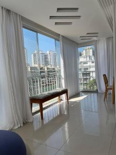 Cobertura Incrível, silenciosa e familiar com sala ampla, cozinha americana, 3 quartos, área gourmet, terraço aberto com churrasqueira e jacuzzi na Praia da Barra da Tijuca - Rio de Janeiro - apto inteiro só pra você - Rio de Janeiro - 1