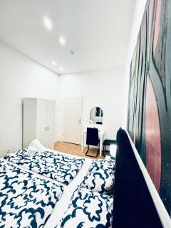 Convenient Stay 4BR Shared Apt for 11P, 10 Min to Atzgersdorf - Vienna - 2