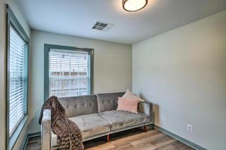 Cozy Bungalow Home, The Heights, 6 miles to Downtown! - 9