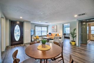 Cozy Bungalow Home, The Heights, 6 miles to Downtown! - 3