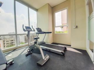 Homey and Warm Studio Amazana Serpong Apartment By Travelio - Tangerang - 3