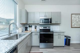 Cozy Retreat for Work or Relaxation - Cedar Park - 3